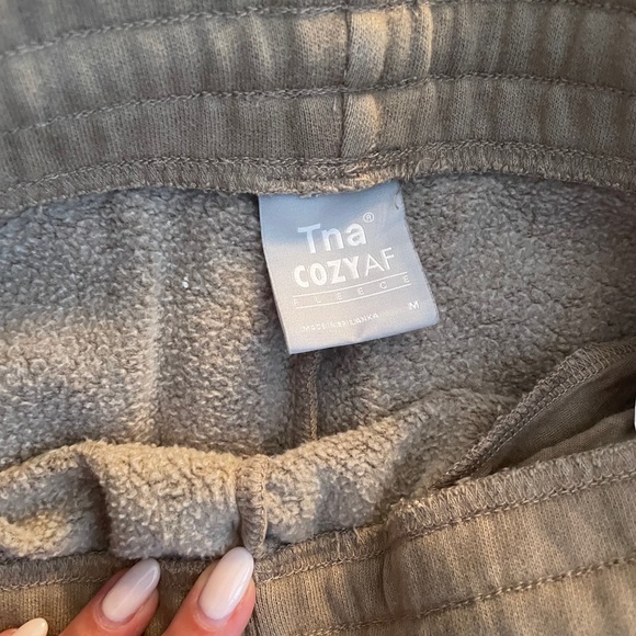 Aritzia Tna sweatpants - Picture 2 of 2